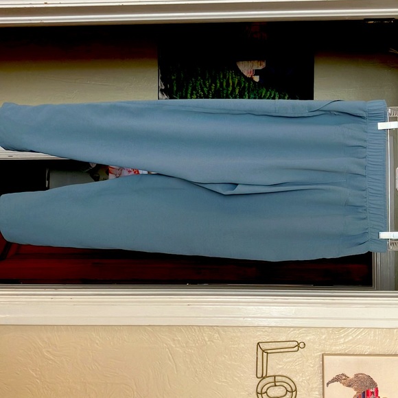 Light weight day wear pants - Picture 2 of 2